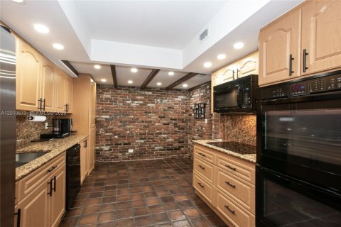 Condo in Miami, Florida, 2 bedrooms  № 2168409 - photo 18