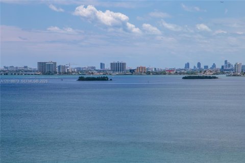Condo in Miami, Florida, 2 bedrooms  № 2168409 - photo 14