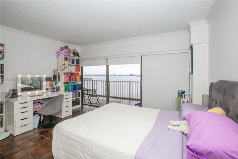Condo in Miami, Florida, 2 bedrooms  № 2168409 - photo 6