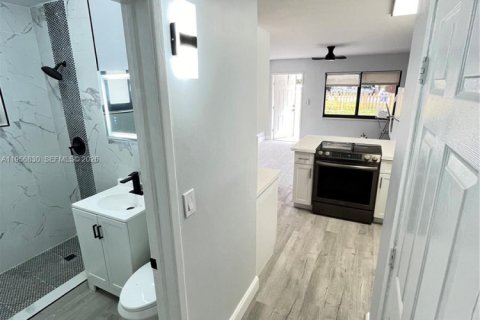 Villa ou maison à louer à Oakland Park, Floride: 1 chambre № 2028177 - photo 7