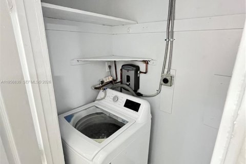 Villa ou maison à louer à Oakland Park, Floride: 1 chambre № 2028177 - photo 6