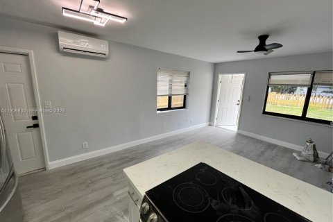 Villa ou maison à louer à Oakland Park, Floride: 1 chambre № 2028177 - photo 3