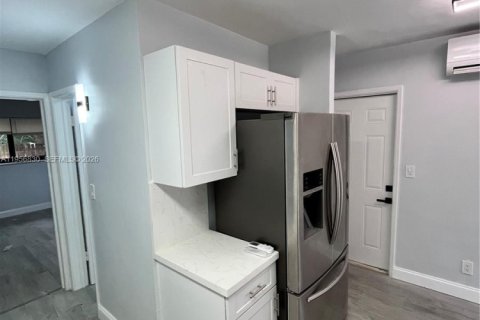 Villa ou maison à louer à Oakland Park, Floride: 1 chambre № 2028177 - photo 2