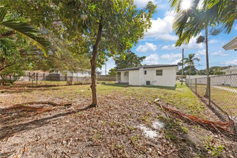 Купить виллу или дом в Халландейл-Бич, Флорида 2 спальни, 72.46м2, № 1986812 - фото 17