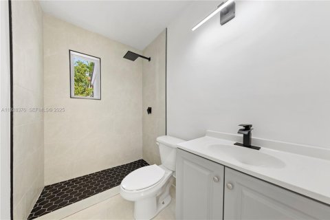 Купить виллу или дом в Халландейл-Бич, Флорида 2 спальни, 72.46м2, № 1986812 - фото 9