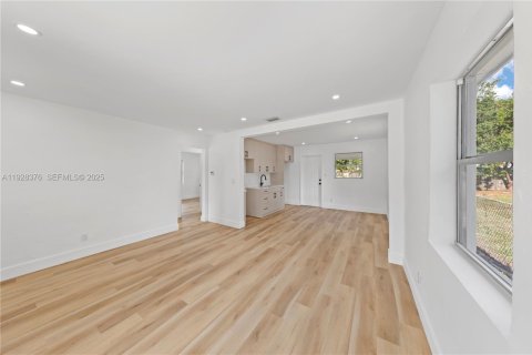 Купить виллу или дом в Халландейл-Бич, Флорида 2 спальни, 72.46м2, № 1986812 - фото 7