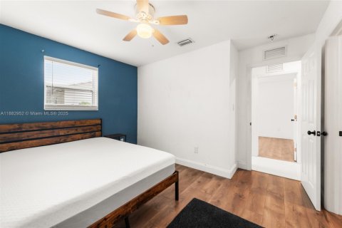 House in Miami, Florida 2 bedrooms, 121.7 sq.m. № 1929645 - photo 19