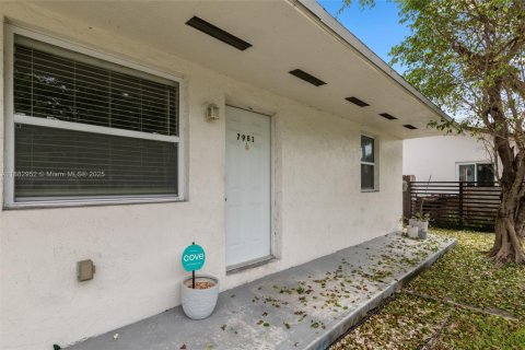 House in Miami, Florida 2 bedrooms, 121.7 sq.m. № 1929645 - photo 6