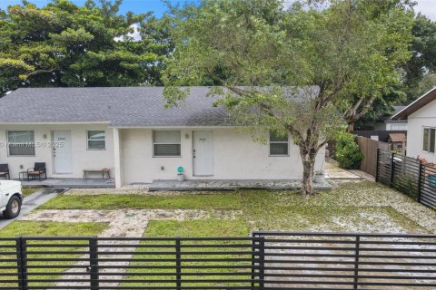 House in Miami, Florida 2 bedrooms, 121.7 sq.m. № 1929645 - photo 23