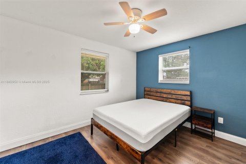 House in Miami, Florida 2 bedrooms, 121.7 sq.m. № 1929645 - photo 18