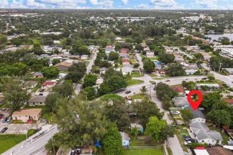 House in Miami, Florida 2 bedrooms, 121.7 sq.m. № 1929645 - photo 26