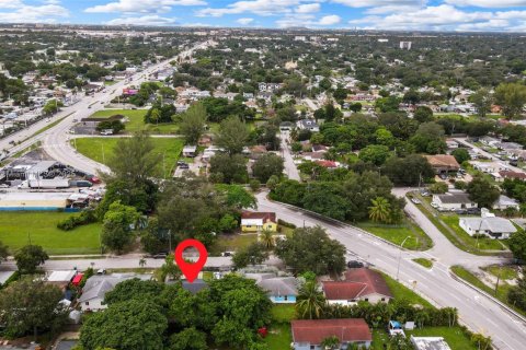 House in Miami, Florida 2 bedrooms, 121.7 sq.m. № 1929645 - photo 27