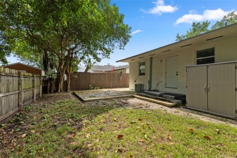 House in Miami, Florida 2 bedrooms, 121.7 sq.m. № 1929645 - photo 22