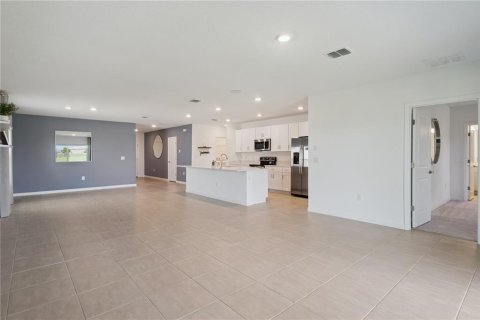 Villa ou maison à vendre à Haines City, Floride: 4 chambres, 235.23 m2 № 2196184 - photo 6