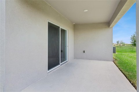 Villa ou maison à vendre à Haines City, Floride: 4 chambres, 235.23 m2 № 2196184 - photo 28