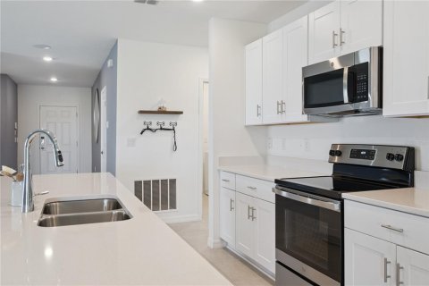 Villa ou maison à vendre à Haines City, Floride: 4 chambres, 235.23 m2 № 2196184 - photo 8