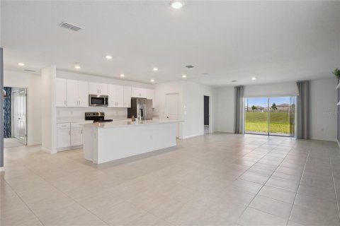 Villa ou maison à vendre à Haines City, Floride: 4 chambres, 235.23 m2 № 2196184 - photo 12