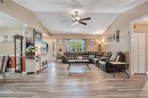 Villa ou maison à vendre à Orange City, Floride: 4 chambres, 215.72 m2 № 1877426 - photo 14