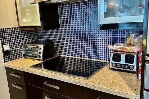 Condo in Hallandale Beach, Florida, 2 bedrooms  № 2052967 - photo 9