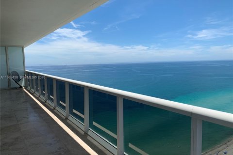 Condo à Hallandale Beach, Floride, 2 chambres  № 2052967