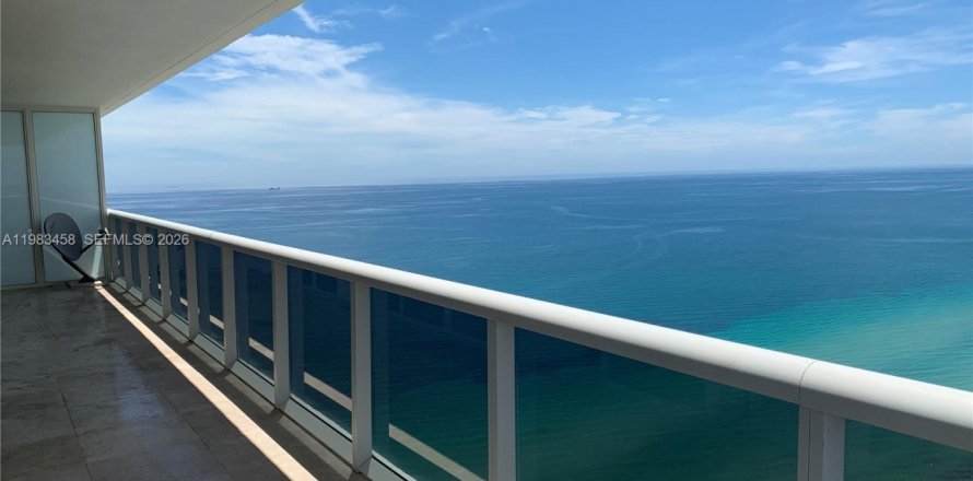 Condo in Hallandale Beach, Florida, 2 bedrooms  № 2052967