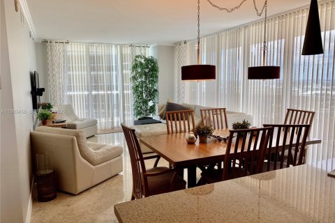 Condo in Hallandale Beach, Florida, 2 bedrooms  № 2052967 - photo 3