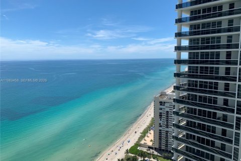 Condo in Hallandale Beach, Florida, 2 bedrooms  № 2052967 - photo 21