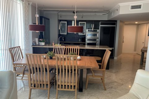 Condo in Hallandale Beach, Florida, 2 bedrooms  № 2052967 - photo 4