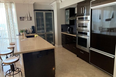 Condo in Hallandale Beach, Florida, 2 bedrooms  № 2052967 - photo 6