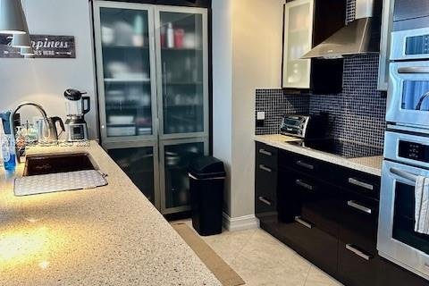 Condo in Hallandale Beach, Florida, 2 bedrooms  № 2052967 - photo 7