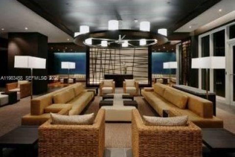 Condo in Hallandale Beach, Florida, 2 bedrooms  № 2052967 - photo 28