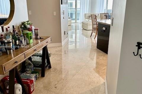 Condo in Hallandale Beach, Florida, 2 bedrooms  № 2052967 - photo 11