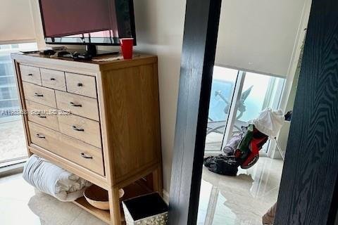 Condo in Hallandale Beach, Florida, 2 bedrooms  № 2052967 - photo 13