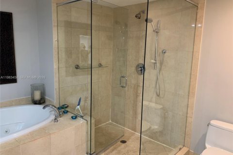 Condo in Hallandale Beach, Florida, 2 bedrooms  № 2052967 - photo 15