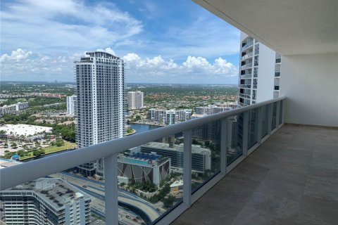 Condo in Hallandale Beach, Florida, 2 bedrooms  № 2052967 - photo 23