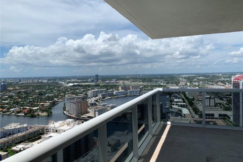 Condo in Hallandale Beach, Florida, 2 bedrooms  № 2052967 - photo 24