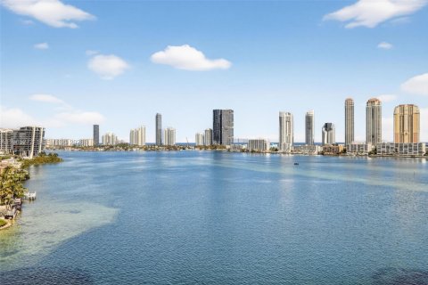 Condo à Aventura, Floride, 2 chambres  № 2080084