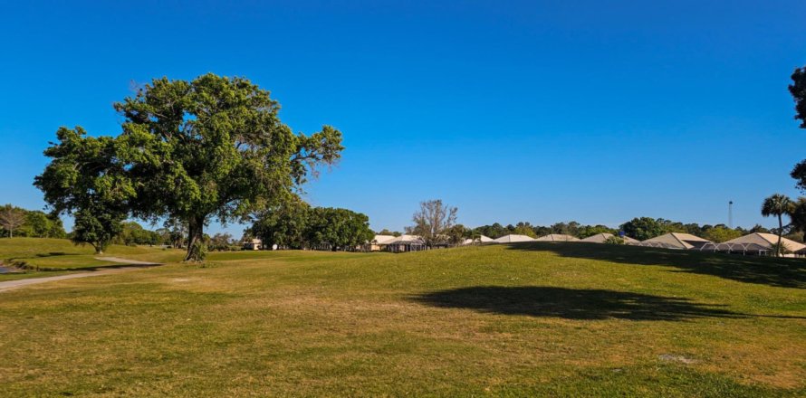 House in Fort Pierce, Florida 3 bedrooms, 160.63 sq.m. № 1093988