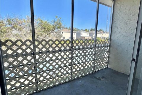 Снять в аренду кондоминиум в Майами-Гарденс, Флорида 2 спальни, 84.82м2, № 2031319 - фото 22