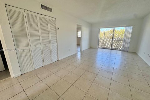 Снять в аренду кондоминиум в Майами-Гарденс, Флорида 2 спальни, 84.82м2, № 2031319 - фото 13