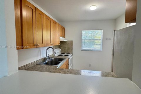 Снять в аренду кондоминиум в Майами-Гарденс, Флорида 2 спальни, 84.82м2, № 2031319 - фото 6