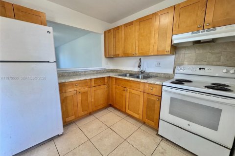 Снять в аренду кондоминиум в Майами-Гарденс, Флорида 2 спальни, 84.82м2, № 2031319 - фото 3