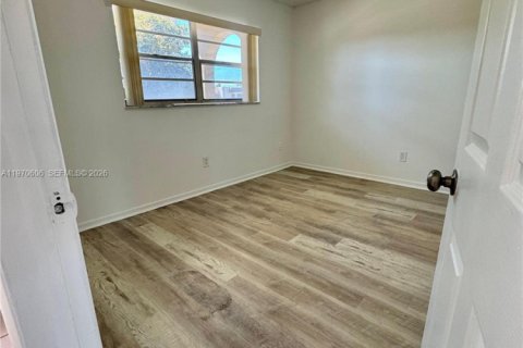 Снять в аренду кондоминиум в Майами-Гарденс, Флорида 2 спальни, 84.82м2, № 2031319 - фото 21