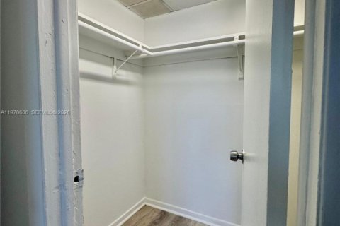 Снять в аренду кондоминиум в Майами-Гарденс, Флорида 2 спальни, 84.82м2, № 2031319 - фото 8