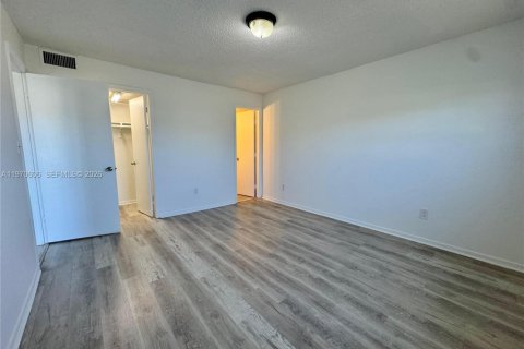 Снять в аренду кондоминиум в Майами-Гарденс, Флорида 2 спальни, 84.82м2, № 2031319 - фото 11