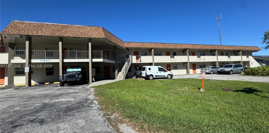 Кондоминиум с 2 спальнями в Майами-Гарденс, Флорида № 2031319