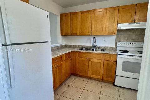 Снять в аренду кондоминиум в Майами-Гарденс, Флорида 2 спальни, 84.82м2, № 2031319 - фото 5