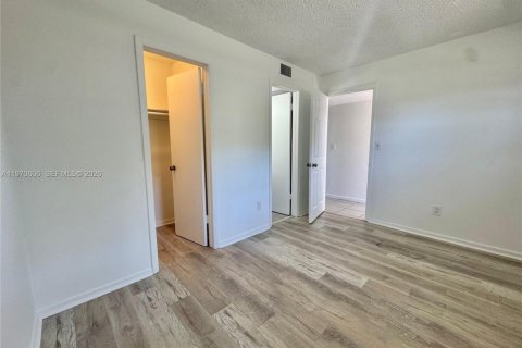 Снять в аренду кондоминиум в Майами-Гарденс, Флорида 2 спальни, 84.82м2, № 2031319 - фото 19