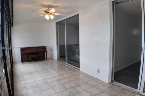 Снять в аренду кондоминиум в Маргит, Флорида 2 спальни, 102.19м2, № 2005245 - фото 13
