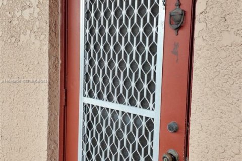 Кондоминиум с 2 спальнями в Маргит, Флорида № 2005245